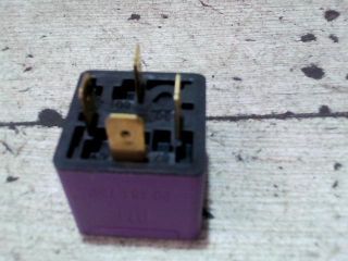 bontott OPEL CORSA C Üzemanyag Szivattyú Relé