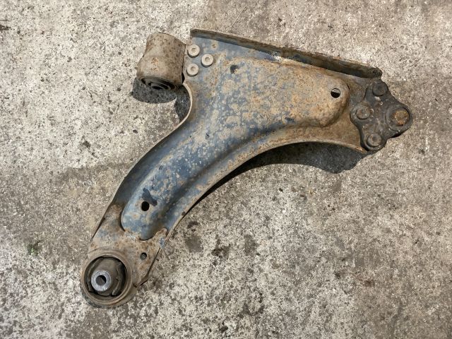 bontott OPEL CORSA C Bal első Lengőkar