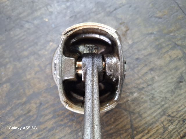 bontott OPEL CORSA C Dugattyú és Hajtókar