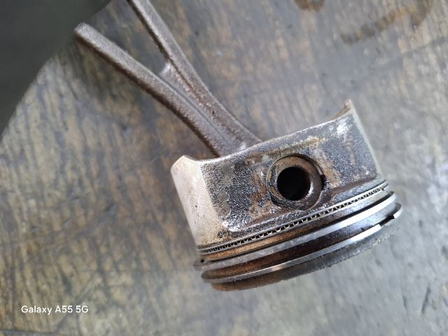 bontott OPEL CORSA C Dugattyú és Hajtókar