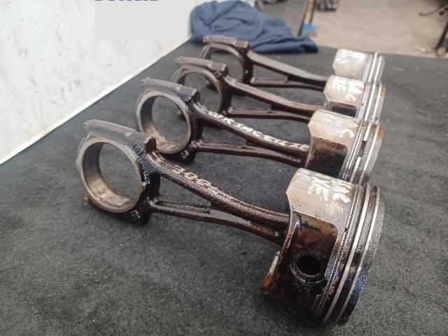 bontott OPEL CORSA C Dugattyú