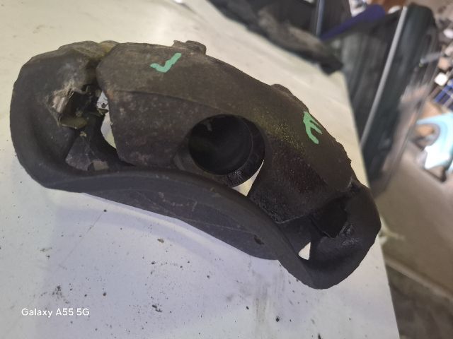 bontott OPEL CORSA C Jobb első Féknyereg Munkahengerrel