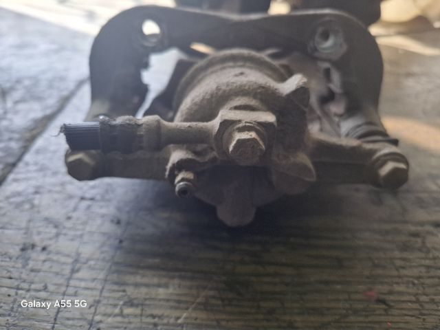 bontott OPEL CORSA C Jobb első Féknyereg Munkahengerrel