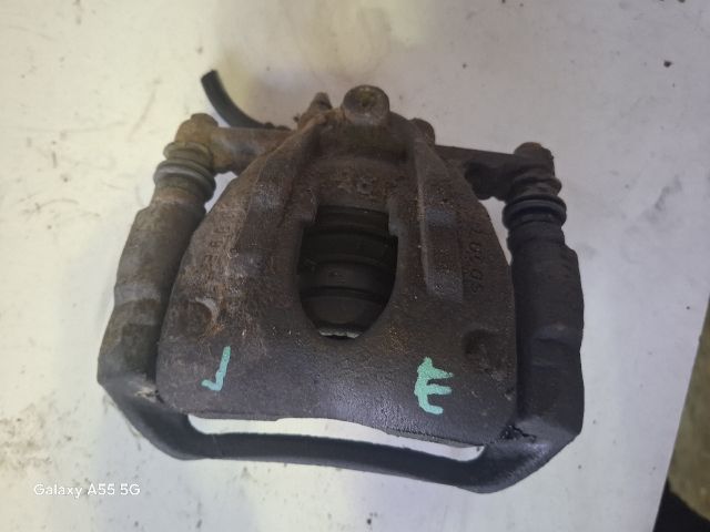 bontott OPEL CORSA C Jobb első Féknyereg Munkahengerrel