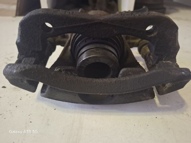 bontott OPEL CORSA C Jobb első Féknyereg Munkahengerrel