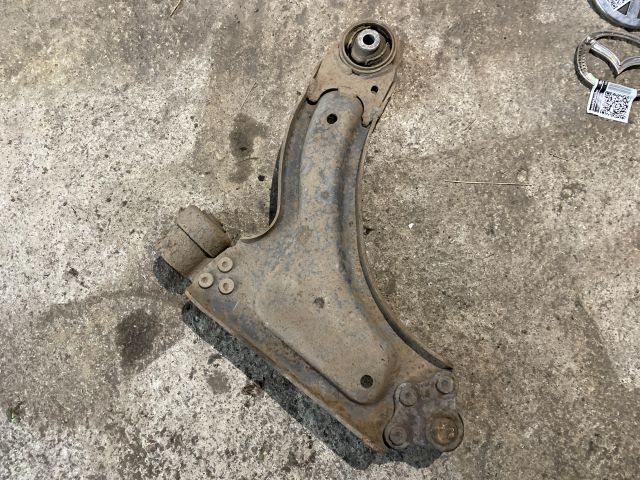 bontott OPEL CORSA C Jobb első Lengőkar