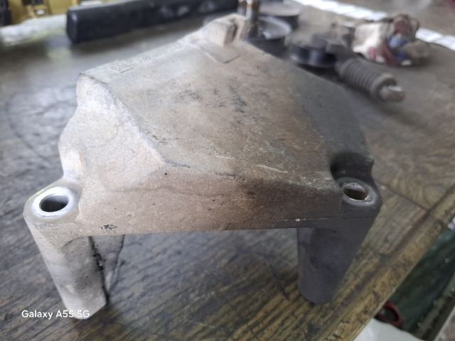 bontott OPEL CORSA C Motor Tartó Bak (Fém)