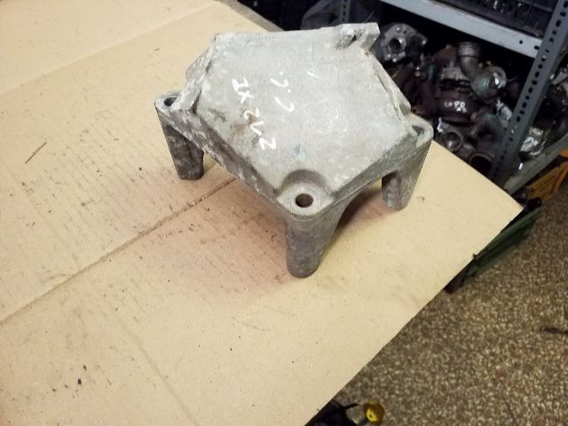 bontott OPEL CORSA C Motor Tartó Bak (Fém)