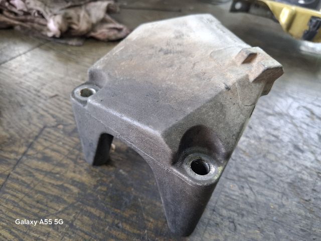 bontott OPEL CORSA C Motor Tartó Bak (Fém)
