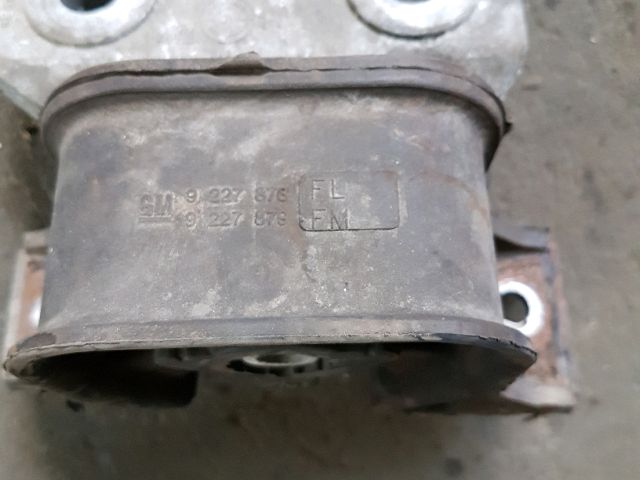 bontott OPEL CORSA C Motor Tartó Bak Jobb