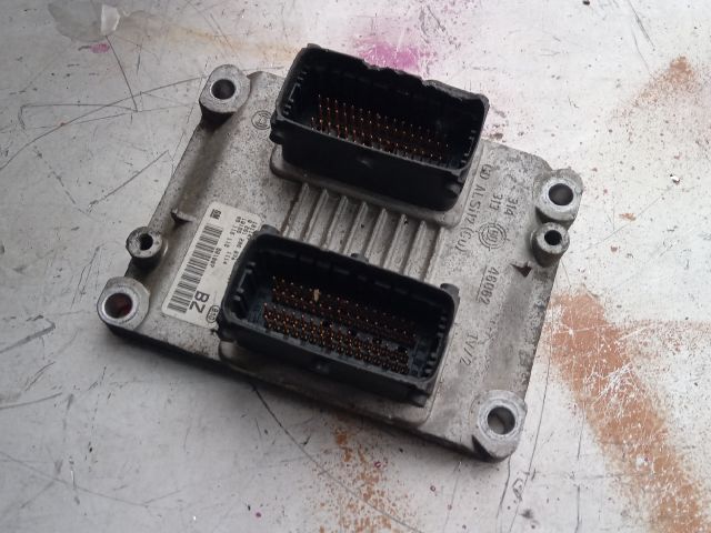 bontott OPEL CORSA C Motorvezérlő