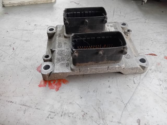 bontott OPEL CORSA C Motorvezérlő