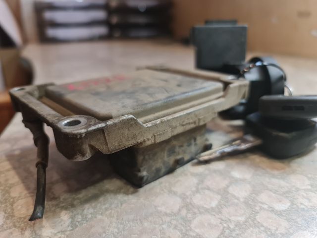 bontott OPEL CORSA C Motorvezérlő