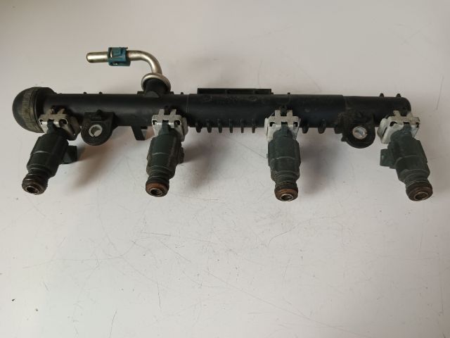 bontott OPEL CORSA C Porlasztó Sor / Híd