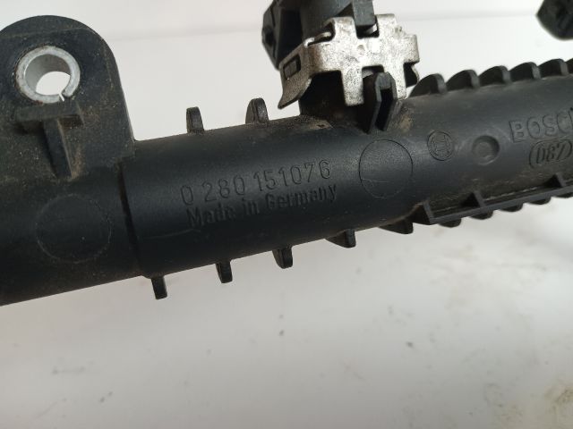 bontott OPEL CORSA C Porlasztó Sor / Híd