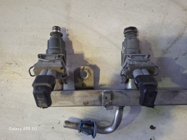 bontott OPEL CORSA C Porlasztó Sor / Híd