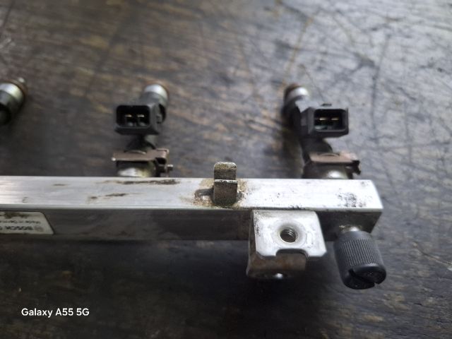 bontott OPEL CORSA C Porlasztó Sor / Híd