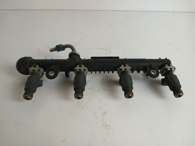 bontott OPEL CORSA C Porlasztó Sor / Híd