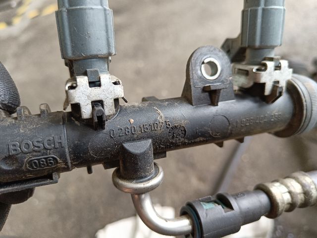 bontott OPEL CORSA C Porlasztó Sor / Híd