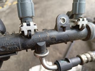 bontott OPEL CORSA C Porlasztó Sor / Híd