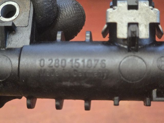 bontott OPEL CORSA C Porlasztó Sor / Híd