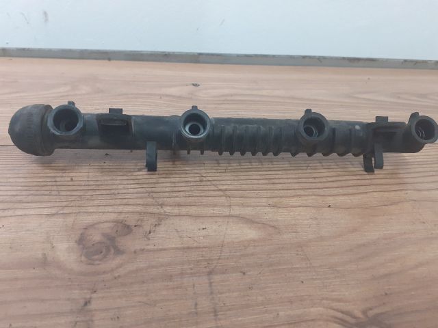 bontott OPEL CORSA C Porlasztó Sor / Híd