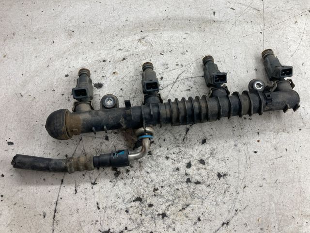 bontott OPEL CORSA C Porlasztó Sor / Híd