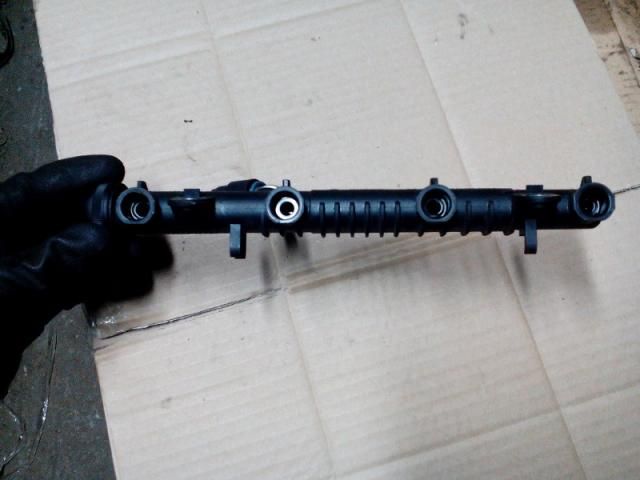 bontott OPEL CORSA C Porlasztó Sor / Híd