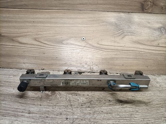 bontott OPEL CORSA C Porlasztó Sor / Híd