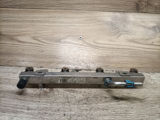 bontott OPEL CORSA C Porlasztó Sor / Híd