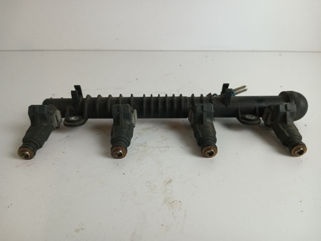 bontott OPEL CORSA C Porlasztó Sor / Híd