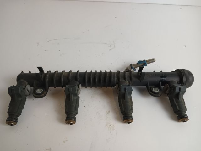 bontott OPEL CORSA C Porlasztó Sor / Híd