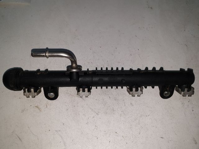 bontott OPEL CORSA C Porlasztó Sor / Híd