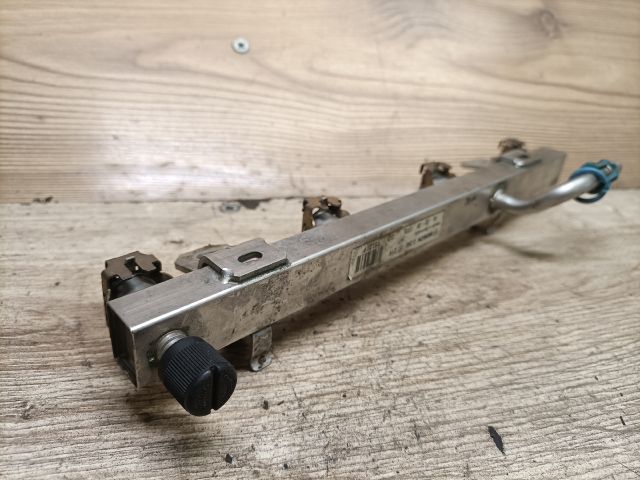 bontott OPEL CORSA C Porlasztó Sor / Híd