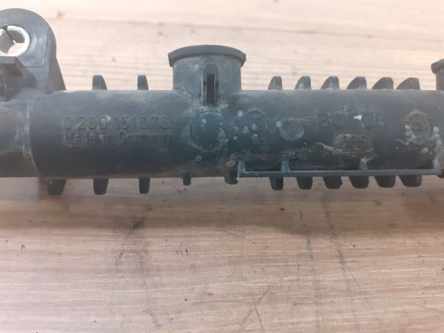 bontott OPEL CORSA C Porlasztó Sor / Híd