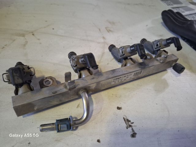 bontott OPEL CORSA C Porlasztó Sor / Híd