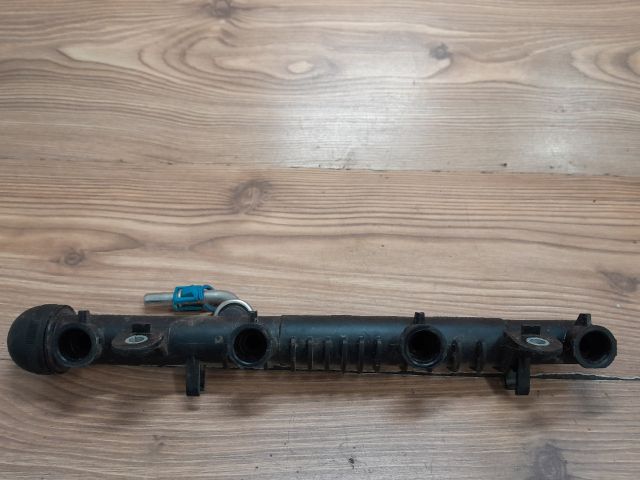 bontott OPEL CORSA C Porlasztó Sor / Híd