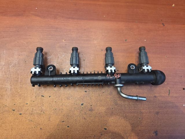 bontott OPEL CORSA C Porlasztó Sor / Híd