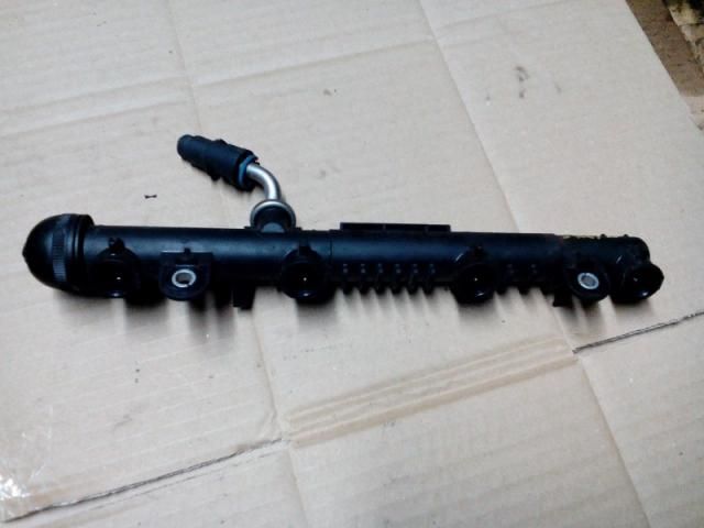 bontott OPEL CORSA C Porlasztó Sor / Híd