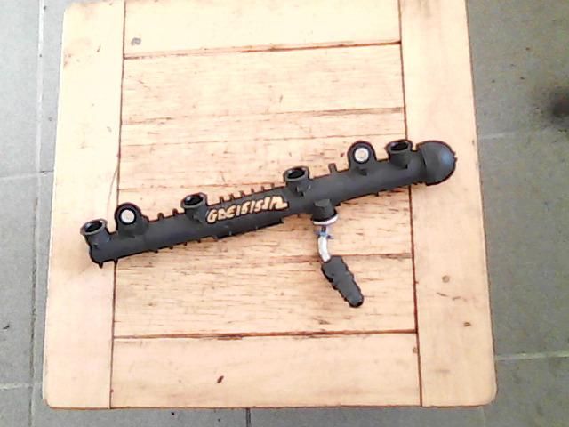 bontott OPEL CORSA C Porlasztó Sor / Híd