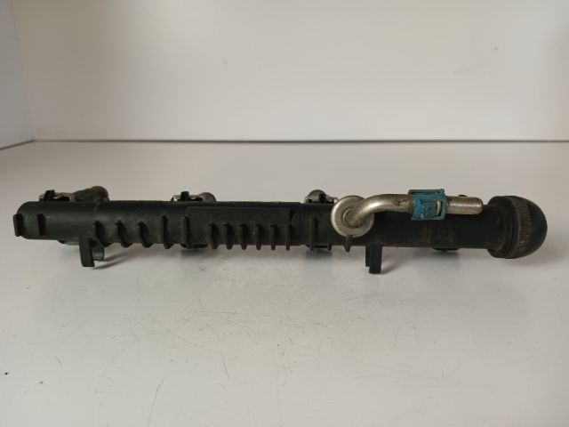 bontott OPEL CORSA C Porlasztó Sor / Híd