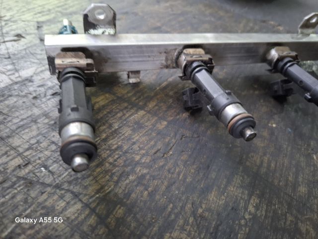 bontott OPEL CORSA C Porlasztó Sor / Híd