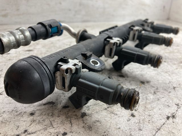 bontott OPEL CORSA C Porlasztó Sor / Híd