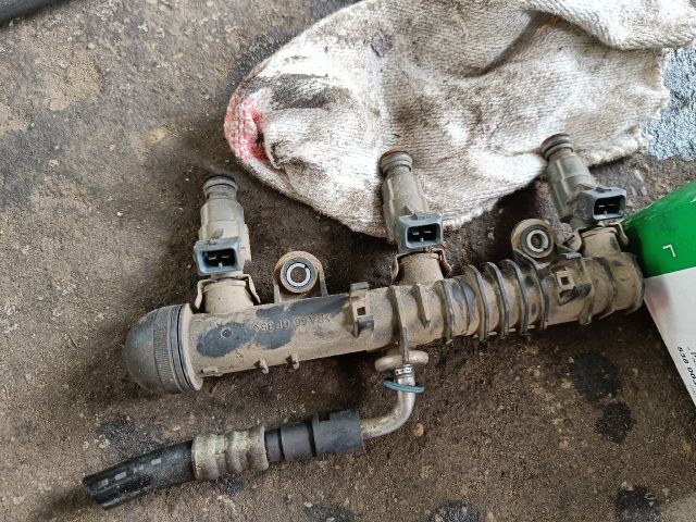 bontott OPEL CORSA C Porlasztó Sor / Híd