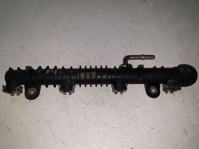 bontott OPEL CORSA C Porlasztó Sor / Híd