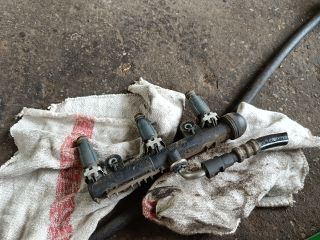 bontott OPEL CORSA C Porlasztó Sor / Híd