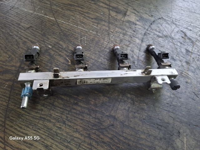 bontott OPEL CORSA C Porlasztó Sor / Híd