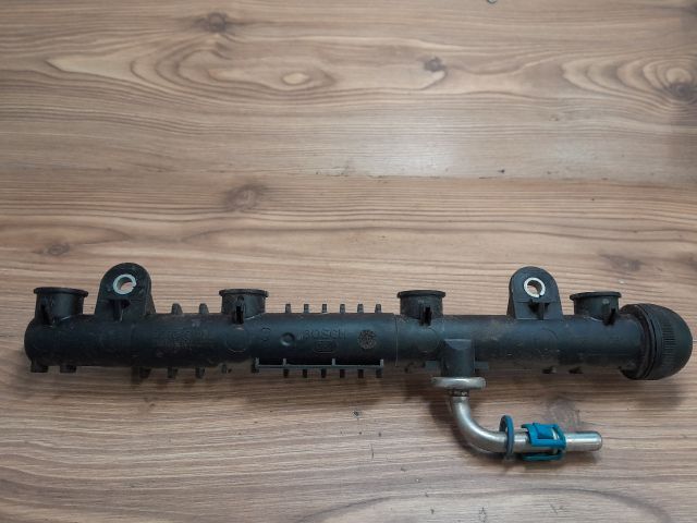 bontott OPEL CORSA C Porlasztó Sor / Híd