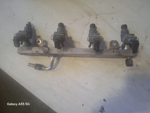 bontott OPEL CORSA C Porlasztó Sor / Híd