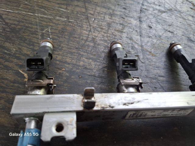 bontott OPEL CORSA C Porlasztó Sor / Híd